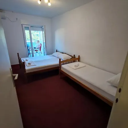 Large Apartmant For 10 People Neum
